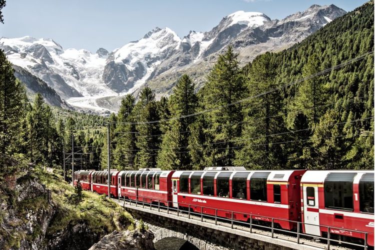 Kereta Api Bernina Express di Swiss dan Italia